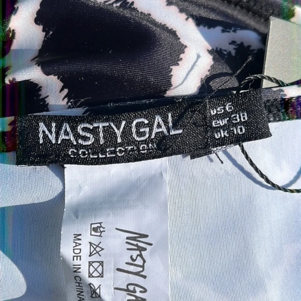 Nasty Gal beach party giraffe multi-way bikini top black/white size 6